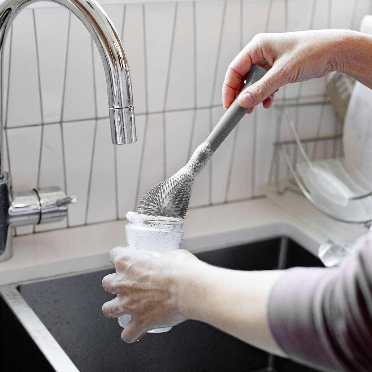 ezpz Cleaning Bottle Brush Flaschenbürste Grau Silikon