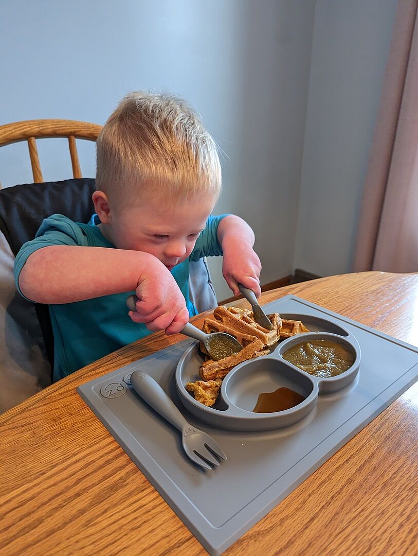 ezpz Happy Utensils Kinderbesteck Sage Griffbereit 24M+